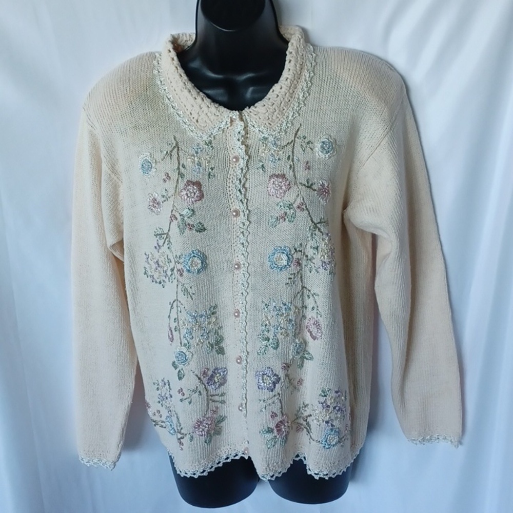 Vintage Cardigan Sweater size PM soft embellished beaded, crochet collar